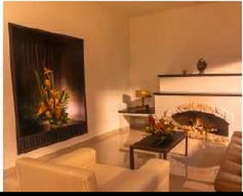 Sala con chimenea del Hotel Yalconia